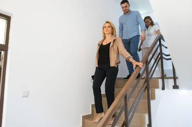 Gabriela Firea, un nou atac la Nicuşor Dan: Se lăuda cu ”va începe consolidarea tuturor clădirilor aflate în clasa I de risc seismic”. Nu doar că nu a început un şantier, dar le-a blocat pe toate. Evident, tot echipa Firea este vinovată pentru tot