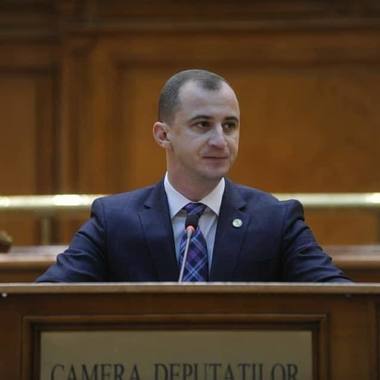 Alfred Simonis (PSD): Aplauzele şi susţinerea pe care Adrian Chesnoiu o are din partea grupului şi a partidului sunt, categoric, pentru excelentul mandat de ministru pe care l-a avut la ministerul Agriculturii