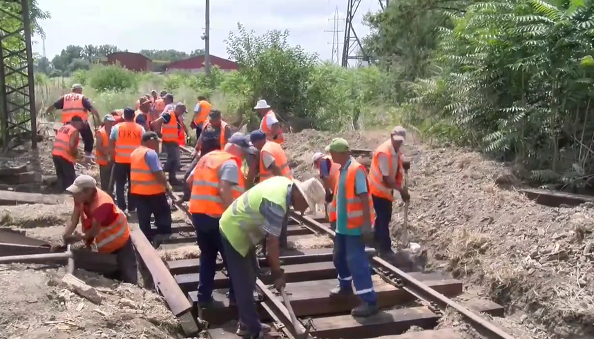 Grindeanu: Reparaţiile la linia de cale ferată cu ecartament larg din Portul Galaţi sunt în plină desfăşurare / Redeschiderea acestei linii va permite transportul mai eficient al cerealelor din Ucrainia, via Republica Moldova - VIDEO
