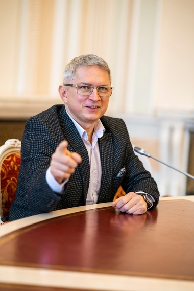 Liderul senatorilor USR, după demisia lui Florin Cîţu: De curiozitate, v-a sunat domnul Iohannis să vă informeze că nu mai sunteţi preşedintele Senatului? /  Adevărata echipă câştigătoare din PNL este PSD
