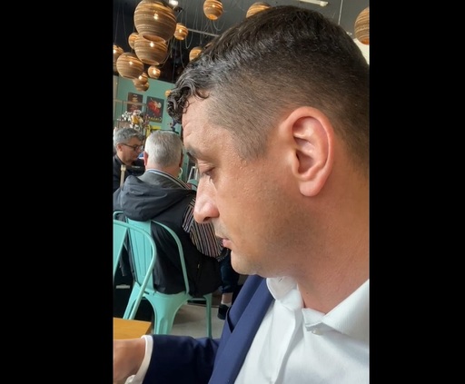 UPDATE - Virgil Popescu şi George Simion îşi continuă disputa, pe aeroport, la Viena - Simion: Hoţul Virgil! A venit într-o vizită privată la stăpânii de la OMV / Popescu: Te-a trimis Putin aici, trompetă rusească? / Anunţul ministrului Energiei - VIDEO