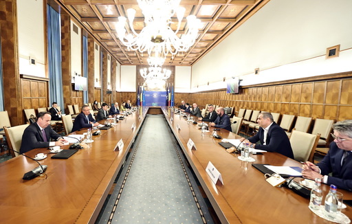 Guvernul, după discuţiile premierului şi ale miniştrilor cu mediul de afaceri şi sindicatele, pe modificarea Codului Fiscal: Consultările vor continua în următoarele zile, la nivel tehnic, pentru a putea identifica cele mai bune soluţii