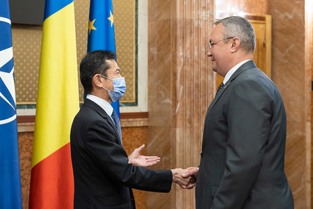 Premierul Nicolae Ciucă l-a primit la Palatul Victoria pe ambasadorul Japoniei în România, Hiroshi Ueda / Japonia este profund implicată în evoluţiile actuale de securitate şi urmăreşte cu atenţie evoluţia războiului Rusiei în Ucraina