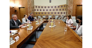 Ciucă s-a întâlnit cu fondatoarele Dăruieşte Viaţă: Au fost discutate soluţii ca după finalizarea construcţiei primului Spital de Copii pentru Cancer, Boli Grave şi Traumă, asociaţia să se poată implica în continuare în funcţionarea spitalului