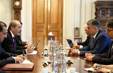 Marcel Ciolacu, întâlnire cu ministrul afacerilor externe şi expatriaţilor din Regatul Haşemit al Iordaniei: România depune eforturi susţinute pentru a reduce efectele negative ale agresiunii militare ilegale a Rusiei împotriva Ucrainei