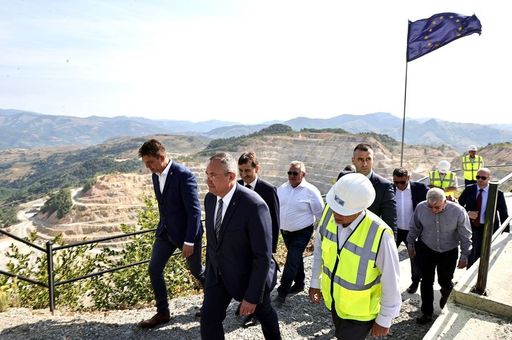 Ciucă, la Cupru Min: Am venit în Ţara Moţilor pentru a transmite mesajul ferm al Guvernului de susţinere a planurilor de dezvoltare ale acestei zone / Pregătim un memorandum ca jumătate din profitul companiei să fie orientat către retehnologizări