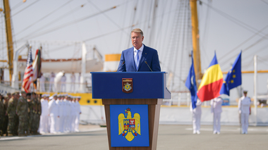 Klaus Iohannis, la ceremoniile dedicate Zilei Marinei: În câteva luni, ţara noastră a devenit un simbol al unităţii, solidarităţii şi coeziunii care caracterizează Alianţa Nord-Atlantică / Vom consolida postura NATO de descurajare şi apărare