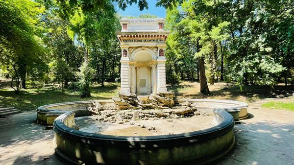 Nicuşor Dan anunţă reparaţii capitale la Fântâna George Grigorie Cantacuzino din Parcul Carol 