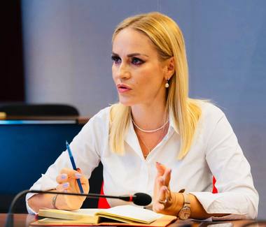 Gabriela Firea: Bucureştiul are nevoie de un colac de salvare. Capitala este abandonată de falşii salvatori şi toate proiectele majore sunt blocate!