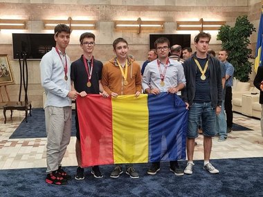 Premierul Nicolae Ciucă i-a felicitat pe elevii români care au obţinut medalii de aur, argint şi bronz la Olimpiada Internaţională de Astronomie şi Astrofizică din Georgia: Aţi continuat seria succeselor remarcabile obţinute în această vară!