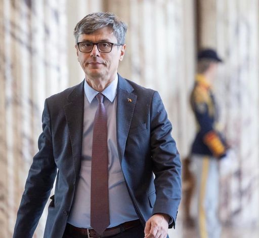 Ministrul Energiei: Eu îmi fac treaba la minister. Aş pune doar o întrebare retorică: cine are totuşi interesul să schimbe un ministru al Energiei înainte de iarnă, când se apropie o iarnă complicată? Părerea mea e că nimeni