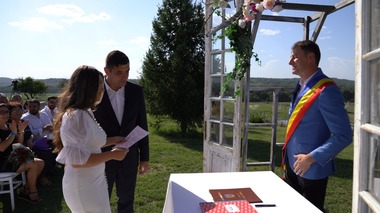 George Simion s-a cununat civil cu Ilinca Munteanu / Liderul AUR:  Mâine este ziua cea mai importantă în care promitem să fim împreună până când moartea ne va despărţi - VIDEO