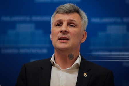 Senatorul Daniel Zamfir: PSD nu va vota moţiunea simplă împotriva ministrului Virgil Popescu şi nu pentru că domnul Popescu ar fi potrivit acolo, este piatra de moară a acestui guvern / Nu suntem în situaţia de a crea o criză guvernamentală