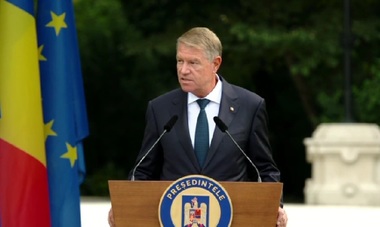 Iohannis, de Ziua Pompierilor din România: Aveţi vocaţie de salvatori şi vă suntem recunoscători pentru sacrificiile uriaşe făcute astfel încât situaţiile de criză să fie depăşite fără victime şi pagube majore