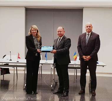 Ministrul afacerilor externe Bogdan Aurescu a predat către omologul din Canada, Mélanie Joly, Preşedinţia Comunităţii Democraţiilor