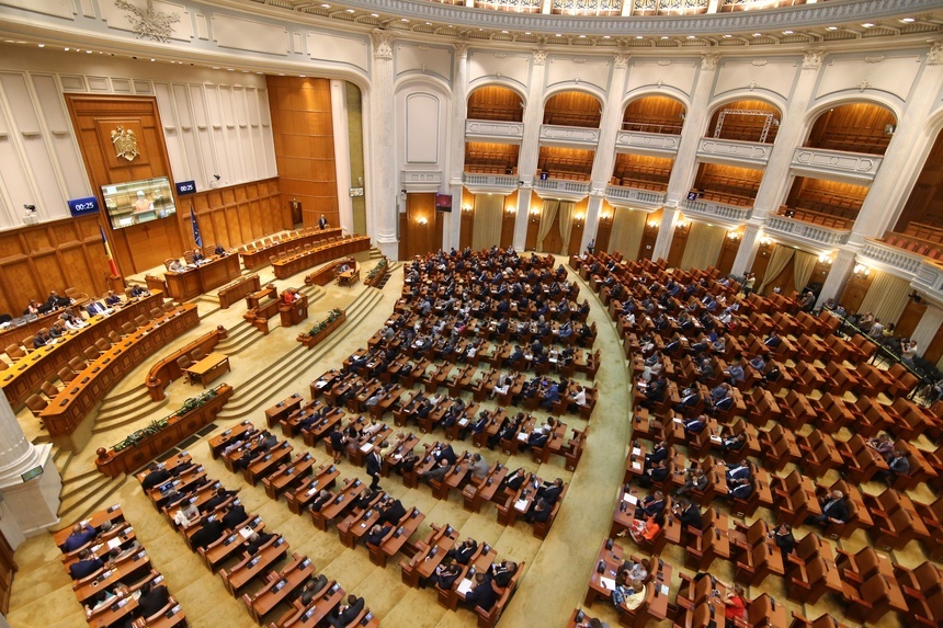 UPDATE Majorarea salariilor demnitarilor întră la vot la Camera Deputaţilor / Comisiile de muncă şi finanţe, amânate până la finalizarea dezbaterilor pe una dintre legile justiţiei