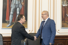 Ambasadorul Ucrainei, în vizită la Ministerul Apărării / Vasile Dîncu a reiterat poziţia României privind caracterul inacceptabil al deciziei Rusiei de a susţine organizarea de referendumuri în regiunile ocupate 

 