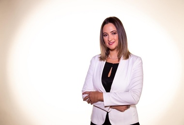 Fostul purtător de cuvânt al Administraţiei Prezidenţiale în primul mandat al lui Klaus Iohannis Mădălina Dobrovolschi revine în televiziune ca moderator al unei emisiuni la TVR 1: E o bucurie reîntoarcerea în lumea pe care o cunosc cel mai bine