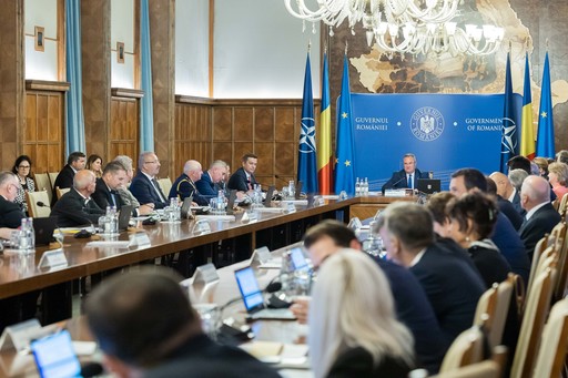 Guvernul ia în calcul o majorare a salariului minim la 3.000 lei, de la 1 ianuarie. Creşterea pensiilor, maximum 11%, în functie de buget - surse