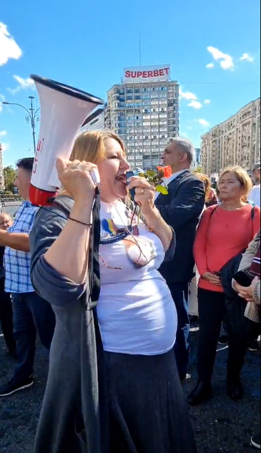 Diana Şoşoacă, atac dur la adresa lui George Simion în timpul protestelor de duminică, din Capitală: Trădătorul rămâne trădător! Simioane, Iudă! Asta e unitate, Simioane? Şi-a bătut joc de AUR! - VIDEO
