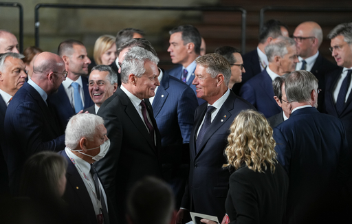 Klaus Iohannis a reiterat apelul pentru acţiuni hotărâte, coordonate şi solidare în faţa eforturilor continue ale Rusiei de divizare a continentului european, la prima reuniune a Comunităţii Politice Europene de la Praga