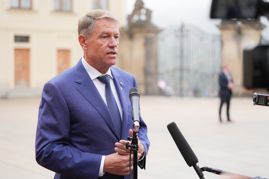 Iohannis: Trebuie să fim atenţi la semnalele de alarmă reprezentate de creşterea tendinţelor populiste, extremiste sau şoviniste. Autorităţile trebuie să răspundă acestor pericole cu vigilenţă, verticalitate şi fermitate