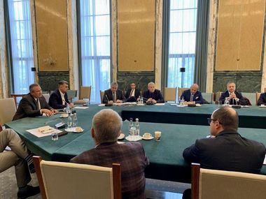 Întâlnire între liderii coaliţiei şi europarlamentarii români, pe tema aderării la Spaţiul Schengen - Bode: Este foarte important ca toate forţele politice să susţină pe deplin acest obiectiv 