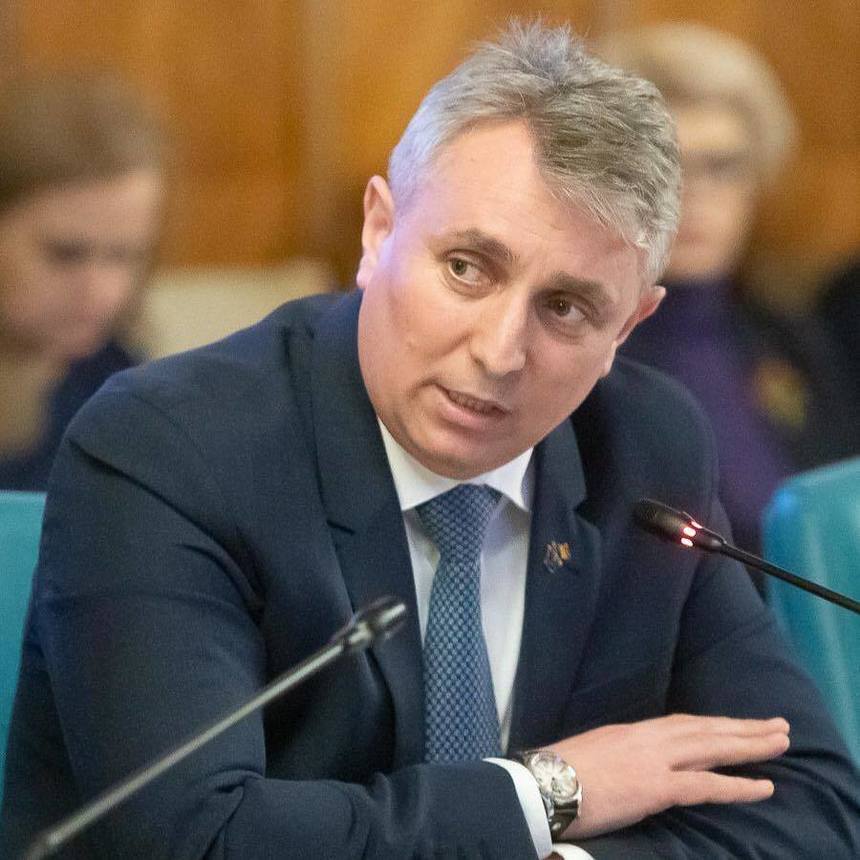 UPDATE Lucian Bode a cerut conducerii Camerei Deputaţilor amânarea cu o săptămână a dezbaterii moţiunii simple care îl vizează, motivând că are mai multe activităţi importante / Moţiunea va fi dezbătută luni şi supusă la vot miercurea viitoare