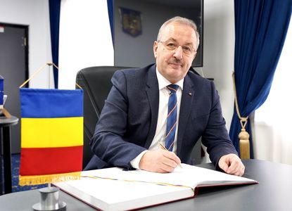 Ministrul Apărării Vasile Dîncu, invitat în plenul de luni al Camerei Deputaţilor, la solicitarea USR 