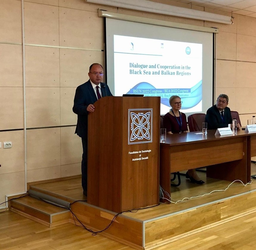 Bogdan Aurescu a vorbit, la la sesiunea de deschidere a Congresului Internaţional „Dialog şi Cooperare în Regiunile Mării Negre şi Balcanilor”, despre dezvoltarea cooperării statelor din regiunea Mării Negre şi a Balcanilor cu UE, în contextul războiului din Ucraina