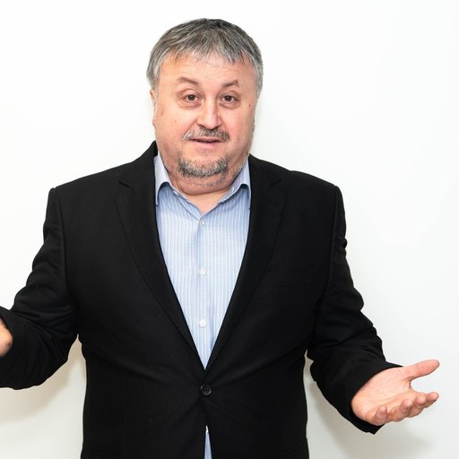 Un senator USR s-a autosuspendat din partid, după ce a lovit în cap un bărbat cu telefonul - VIDEO