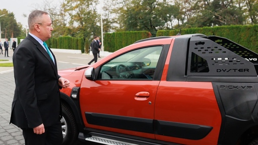 Nicolae Ciucă, la Dacia Mioveni: Industria românească are consistenţă şi are viitor. Aici, pe această platformă lucrează 15.000 de oameni, angajaţi direct şi se asigură de asemenea locuri de muncă pentru alte 150.000 de oameni