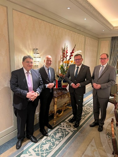 Ministrul Muncii, discuţie cu autorităţile din Austria despre muncitorii români / Budăi a salutat decizia Austriei de a plăti alocaţiile copiilor muncitorilor români 