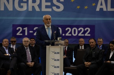 ALDE şi-a ales o nouă conducere: Varujan Vosganian, Mircea Minea şi Mohammad Murad, desemnaţi copreşedinţi ai formaţiunii