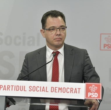 Oprea: Înţelegem că unora dintre colegii de la PNL le e greu să accepte că liberalizarea pieţei, pusă în practică de Virgil Popescu a fost un eşec de proporţii. Le propunem să nu mai stea încremeniţi în trecut şi să privească alături de PSD spre viitor