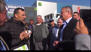 Ciucă: Am participat la cel mai important eveniment agricol din România, Indagra. De această dată am renunţat la întâlnirile oficiale şi am mers între oameni pentru a discuta şi a lua seamă la problemele cu care se confruntă - FOTO, VIDEO
