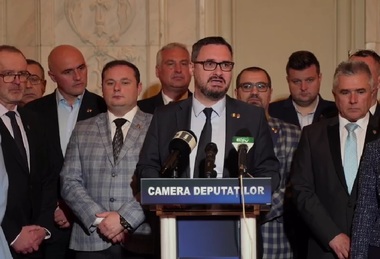 AUR: După ce a vânturat diferite procente în spaţiul public, coaliţia de guvernare nu a rezolvat nici până acum tema pensiilor