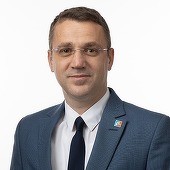 Deputatul USR Alin Apostol acuză coaliţia că a majorat „pe şest”, cu 15%, salariile funcţionarilor de la Cancelaria Prim-ministrului 