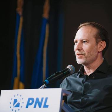 Florin Cîţu: PSD îşi bate joc de banii românilor. PSD a plătit 21 de miliarde lei în primele 9 luni din 2022 doar pe dobânzi. Niciodată în istorie nu a mai fost aşa risipă din bani publici doar pe dobânzi, ca în 2022