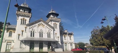 Preşedintele Klaus Iohannis a promulgat legea care prevede amplasarea pe monumente a unui cod QR care, odată scanat, va redirecţiona utilizatorul către o pagină de Internet administrată de Ministerul Culturii