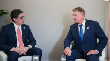 Preşedintele Klaus Iohannis a avut o întrevedere cu omologolul din Macedonia de Nord, la Forumul pentru Pace de la Paris
