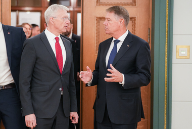 Iohannis, după întrevederea cu premierul Letoniei: Relansarea, de anul viitor, a cursei aeriene directe între Bucureşti şi Riga va contribui cu siguranţă la aprofundarea relaţiilor bilaterale şi cetăţenilor