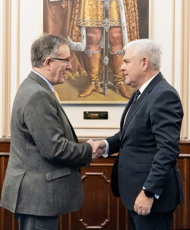 Ministrul Apărării, întâlnire cu ambasadorul Marii Britanii la Bucureşti / Cooperarea în cadrul NATO şi situaţia din regiune, între subiectele discutate