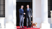 "Peanut", câinele prim-ministrului grec Mitsotakis, apare în fotografia oficială a preşedintelui Klaus Iohannis cu oficialul din Republica Elenă - VIDEO