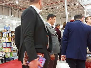 Liderul AUR George Simion, primit cu ostilitate la Târgul de carte Gaudeamus: „Nu aveţi ce căuta aici. Sunteţi o ruşine”