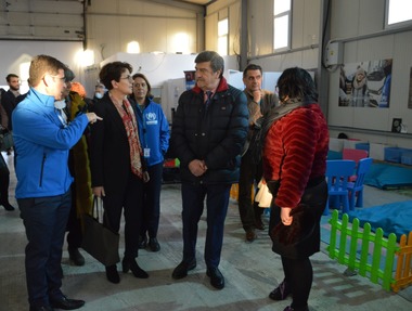 O delegaţie condusă de Leyla Kayacik, Reprezentantul Special pentru migraţie şi refugiaţi al Consiliului Europei a vizitat Centrul de refugiaţi de la Romexpo, împreună cu prefectul Toni Greblă