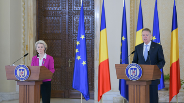 Ursula von der Leyen, primită la Palatul Cotroceni / Întâlnire cu Klaus Iohannis şi Nicolae Ciucă - VIDEO