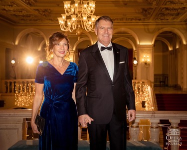 Soţii Iohannis, la spectacolul ”La Traviata” al Operei Naţionale Bucureşti  - FOTO