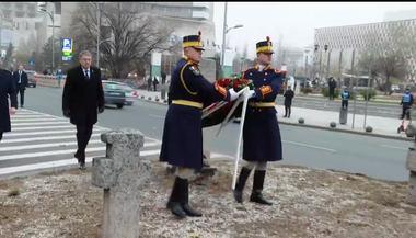 Preşedintele Klaus Iohannis a depus o coroană de flori în memoria victimelor Revoluţiei din Decembrie 1989 - FOTO, VIDEO
