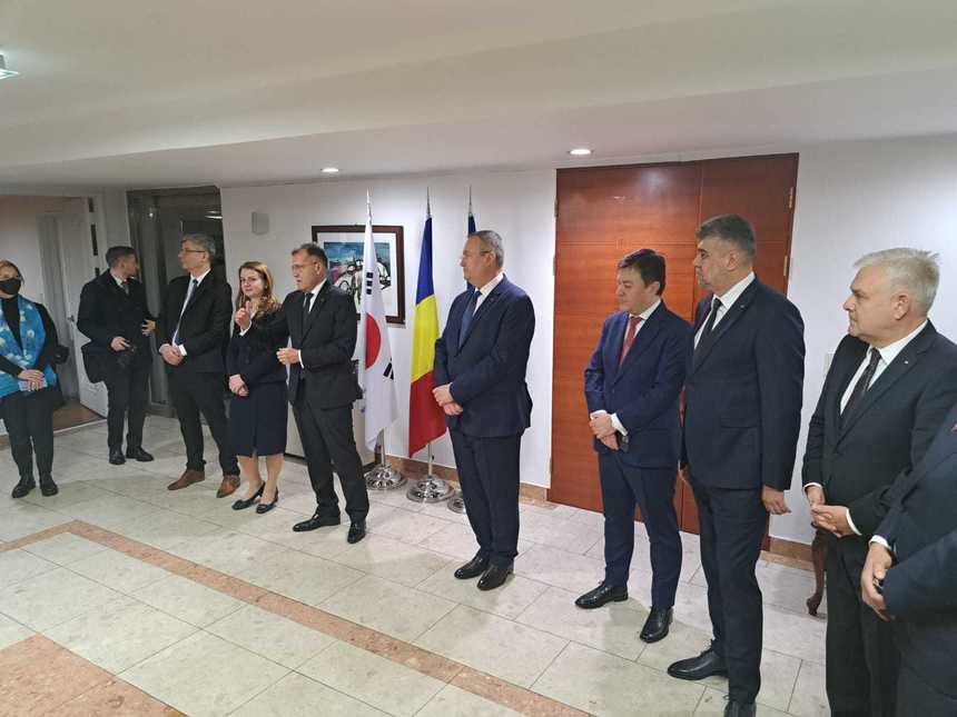 Premierul Nicolae Ciucă s-a întâlnit la Seul cu românii care locuiesc în Coreea de Sud